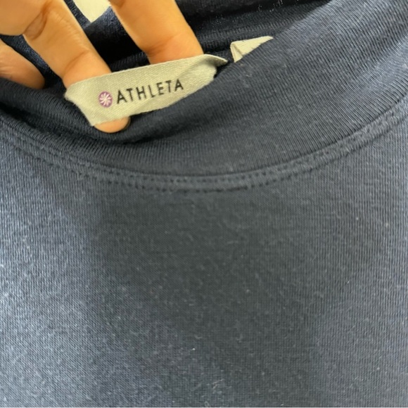 Athleta mock neck tunic sleeveless shirt - Picture 3 of 7